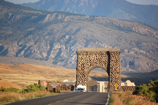 GARDINER north-entrance-to-yellowstone.jpg